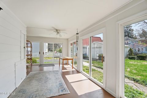 Tiny photo for 409 W Wooster Street, Bowling Green, OH 43402 (MLS # 10006358)