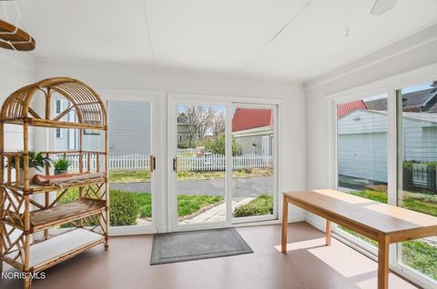 Tiny photo for 409 W Wooster Street, Bowling Green, OH 43402 (MLS # 10006358)