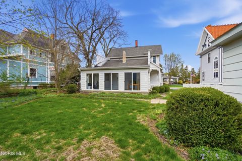 Tiny photo for 409 W Wooster Street, Bowling Green, OH 43402 (MLS # 10006358)