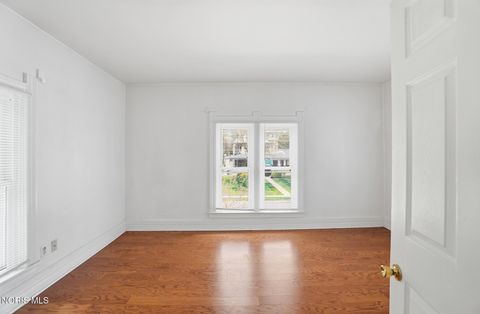 Tiny photo for 409 W Wooster Street, Bowling Green, OH 43402 (MLS # 10006358)