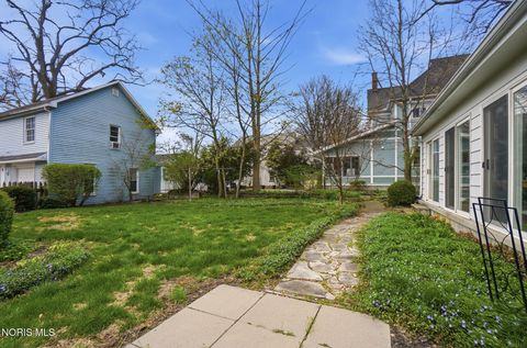 Tiny photo for 409 W Wooster Street, Bowling Green, OH 43402 (MLS # 10006358)