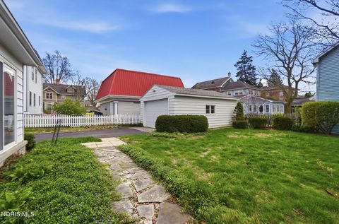 Tiny photo for 409 W Wooster Street, Bowling Green, OH 43402 (MLS # 10006358)