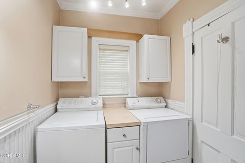 Tiny photo for 409 W Wooster Street, Bowling Green, OH 43402 (MLS # 10006358)