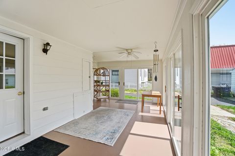 Tiny photo for 409 W Wooster Street, Bowling Green, OH 43402 (MLS # 10006358)