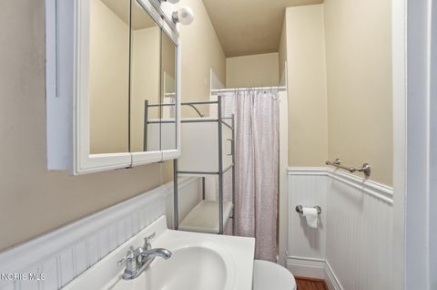 Tiny photo for 409 W Wooster Street, Bowling Green, OH 43402 (MLS # 10006358)