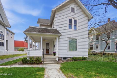 Tiny photo for 409 W Wooster Street, Bowling Green, OH 43402 (MLS # 10006358)