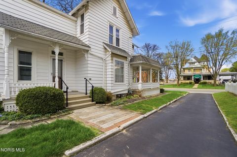 Tiny photo for 409 W Wooster Street, Bowling Green, OH 43402 (MLS # 10006358)