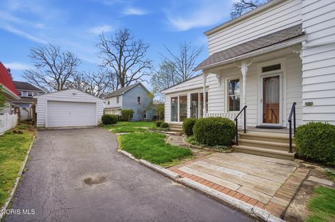Tiny photo for 409 W Wooster Street, Bowling Green, OH 43402 (MLS # 10006358)