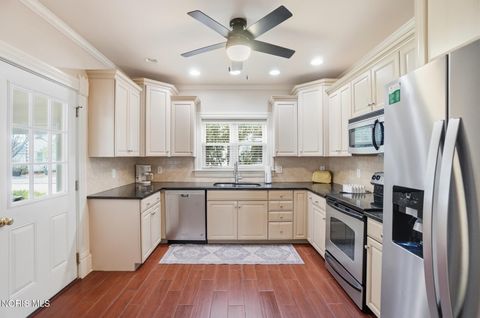 Tiny photo for 409 W Wooster Street, Bowling Green, OH 43402 (MLS # 10006358)