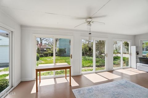 Tiny photo for 409 W Wooster Street, Bowling Green, OH 43402 (MLS # 10006358)