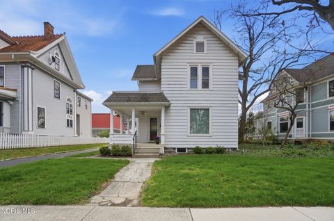 Tiny photo for 409 W Wooster Street, Bowling Green, OH 43402 (MLS # 10006358)