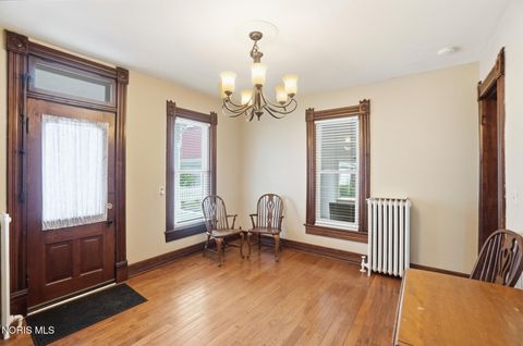 Tiny photo for 409 W Wooster Street, Bowling Green, OH 43402 (MLS # 10006358)