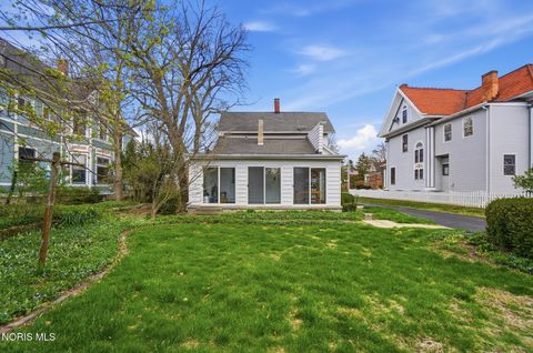 Tiny photo for 409 W Wooster Street, Bowling Green, OH 43402 (MLS # 10006358)