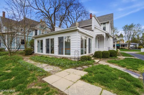 Tiny photo for 409 W Wooster Street, Bowling Green, OH 43402 (MLS # 10006358)