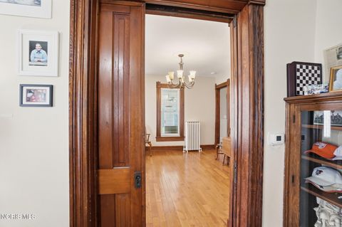 Tiny photo for 409 W Wooster Street, Bowling Green, OH 43402 (MLS # 10006358)