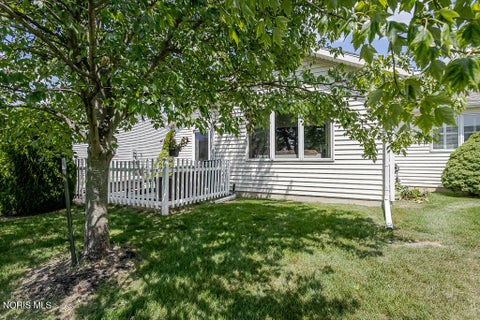 Tiny photo for 26395 E Wexford Drive, Perrysburg, OH 43551 (MLS # 10010187)