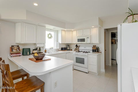 Tiny photo for 26395 E Wexford Drive, Perrysburg, OH 43551 (MLS # 10010187)