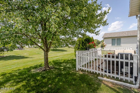 Tiny photo for 26395 E Wexford Drive, Perrysburg, OH 43551 (MLS # 10010187)