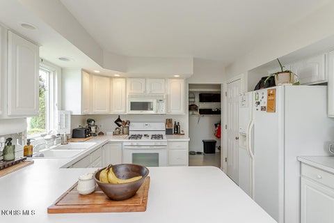 Tiny photo for 26395 E Wexford Drive, Perrysburg, OH 43551 (MLS # 10010187)