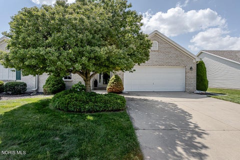 Tiny photo for 26395 E Wexford Drive, Perrysburg, OH 43551 (MLS # 10010187)