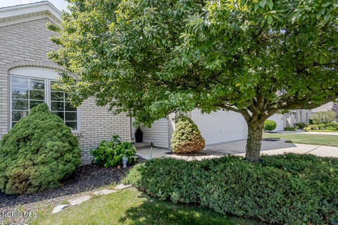 Tiny photo for 26395 E Wexford Drive, Perrysburg, OH 43551 (MLS # 10010187)