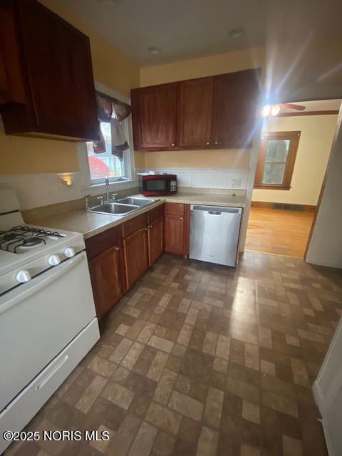 Tiny photo for 414 Bender Drive, Toledo, OH 43609 (MLS # 10001568)