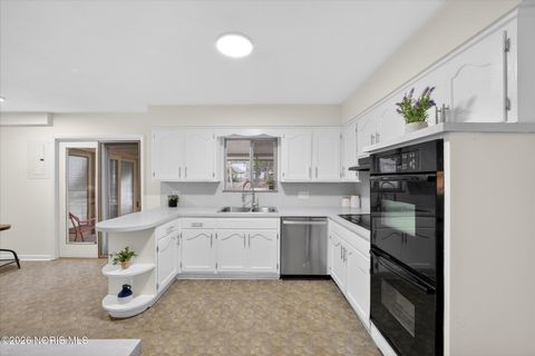 Tiny photo for 5926 Sylvan Green Road, Sylvania, OH 43560 (MLS # 10003148)