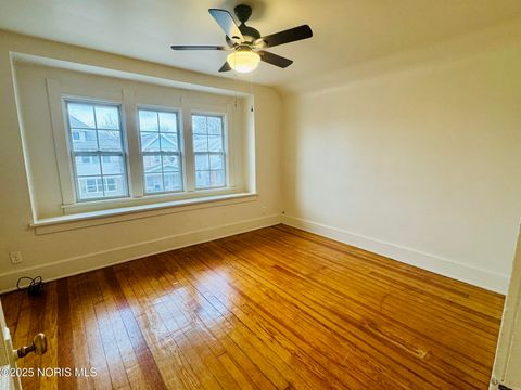 Tiny photo for 330 E Lake Street, Toledo, OH 43608 (MLS # 10002659)