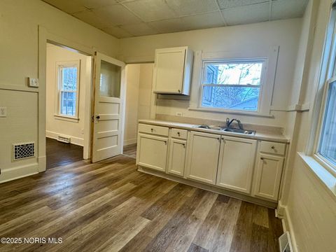 Tiny photo for 330 E Lake Street, Toledo, OH 43608 (MLS # 10002659)