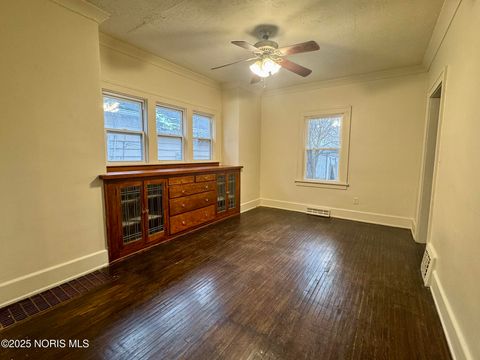 Tiny photo for 330 E Lake Street, Toledo, OH 43608 (MLS # 10002659)