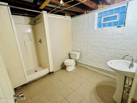 Tiny photo for 330 E Lake Street, Toledo, OH 43608 (MLS # 10002659)