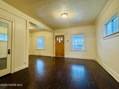 Tiny photo for 330 E Lake Street, Toledo, OH 43608 (MLS # 10002659)