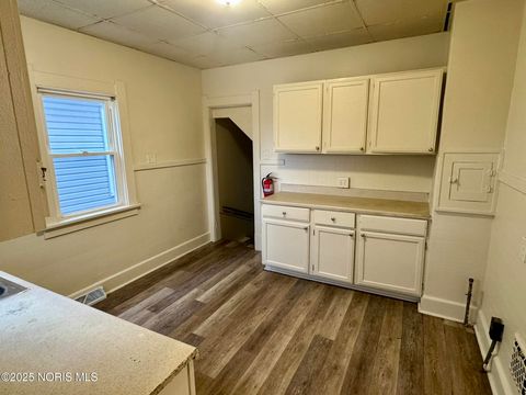 Tiny photo for 330 E Lake Street, Toledo, OH 43608 (MLS # 10002659)