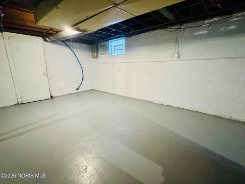 Tiny photo for 330 E Lake Street, Toledo, OH 43608 (MLS # 10002659)