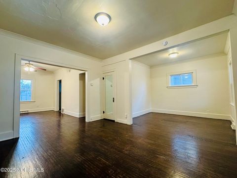 Tiny photo for 330 E Lake Street, Toledo, OH 43608 (MLS # 10002659)