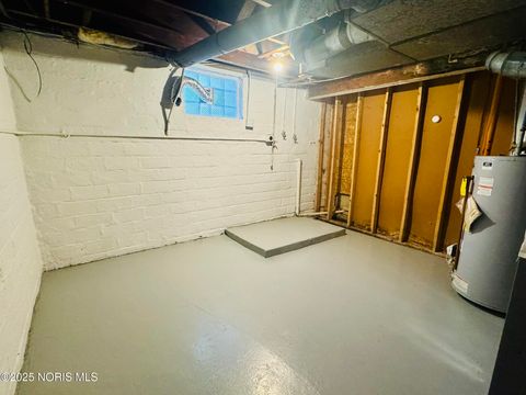 Tiny photo for 330 E Lake Street, Toledo, OH 43608 (MLS # 10002659)