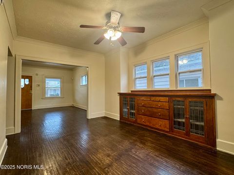 Tiny photo for 330 E Lake Street, Toledo, OH 43608 (MLS # 10002659)