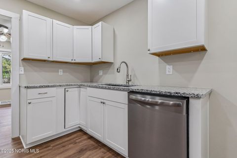 Tiny photo for 1808 Glenwood Street, Findlay, OH 45840 (MLS # 10000314)