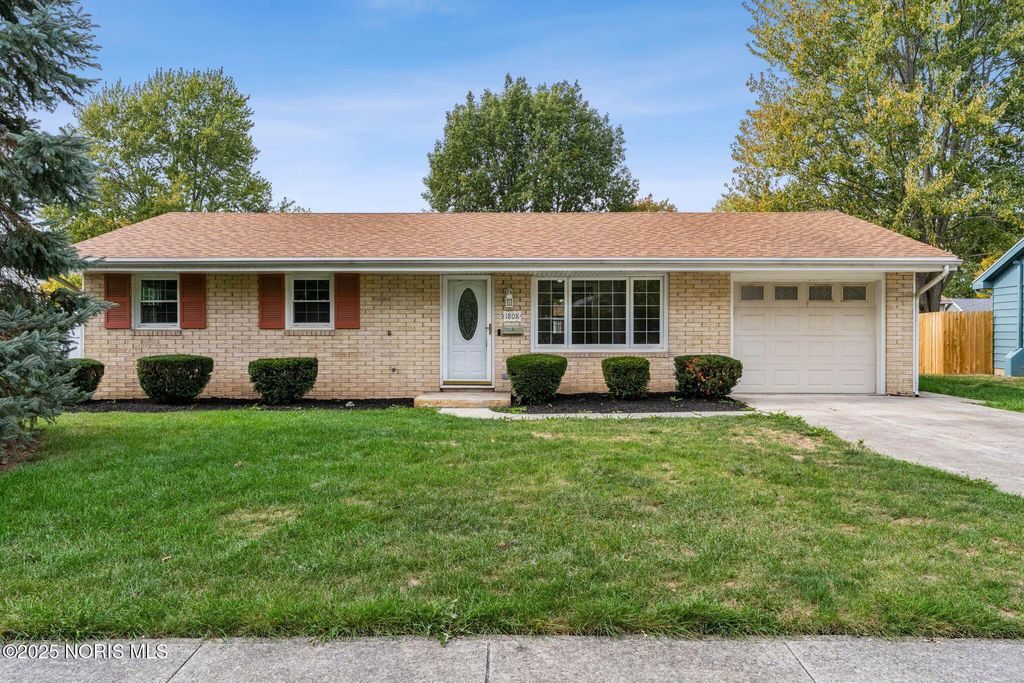 Photo for 1808 Glenwood Street, Findlay, OH 45840 (MLS # 10000314)