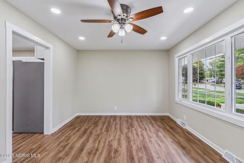 Tiny photo for 1808 Glenwood Street, Findlay, OH 45840 (MLS # 10000314)