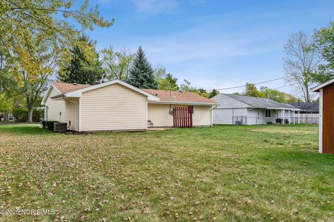 Tiny photo for 1808 Glenwood Street, Findlay, OH 45840 (MLS # 10000314)