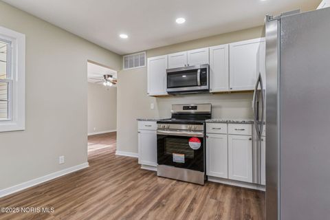 Tiny photo for 1808 Glenwood Street, Findlay, OH 45840 (MLS # 10000314)