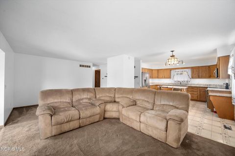 Tiny photo for 384 Southwood Drive, Perrysburg, OH 43551 (MLS # 10004609)