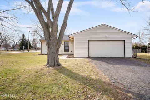 Tiny photo for 384 Southwood Drive, Perrysburg, OH 43551 (MLS # 10004609)