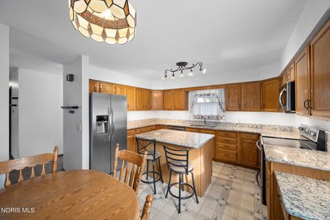 Tiny photo for 384 Southwood Drive, Perrysburg, OH 43551 (MLS # 10004609)