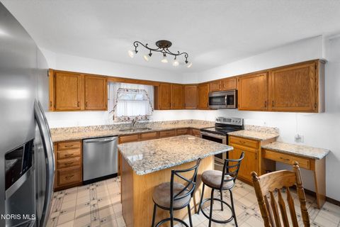 Tiny photo for 384 Southwood Drive, Perrysburg, OH 43551 (MLS # 10004609)