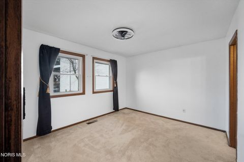 Tiny photo for 384 Southwood Drive, Perrysburg, OH 43551 (MLS # 10004609)