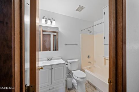 Tiny photo for 384 Southwood Drive, Perrysburg, OH 43551 (MLS # 10004609)