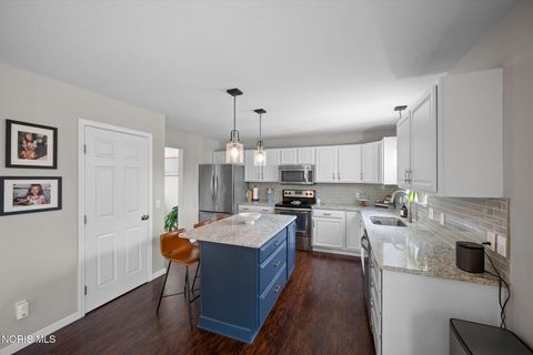 Tiny photo for 5827 Brookestone Village Lane, Sylvania, OH 43560 (MLS # 10005257)