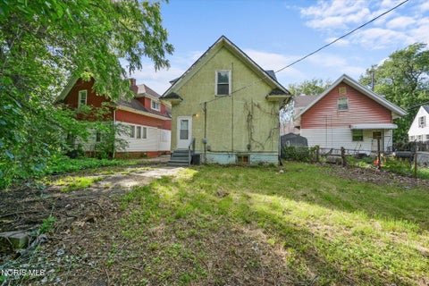 Tiny photo for 303 Hillwood Drive, Toledo, OH 43608 (MLS # 10009400)